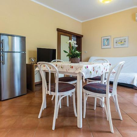 Two-Bedroom Apartment in Poreč Buitenkant foto