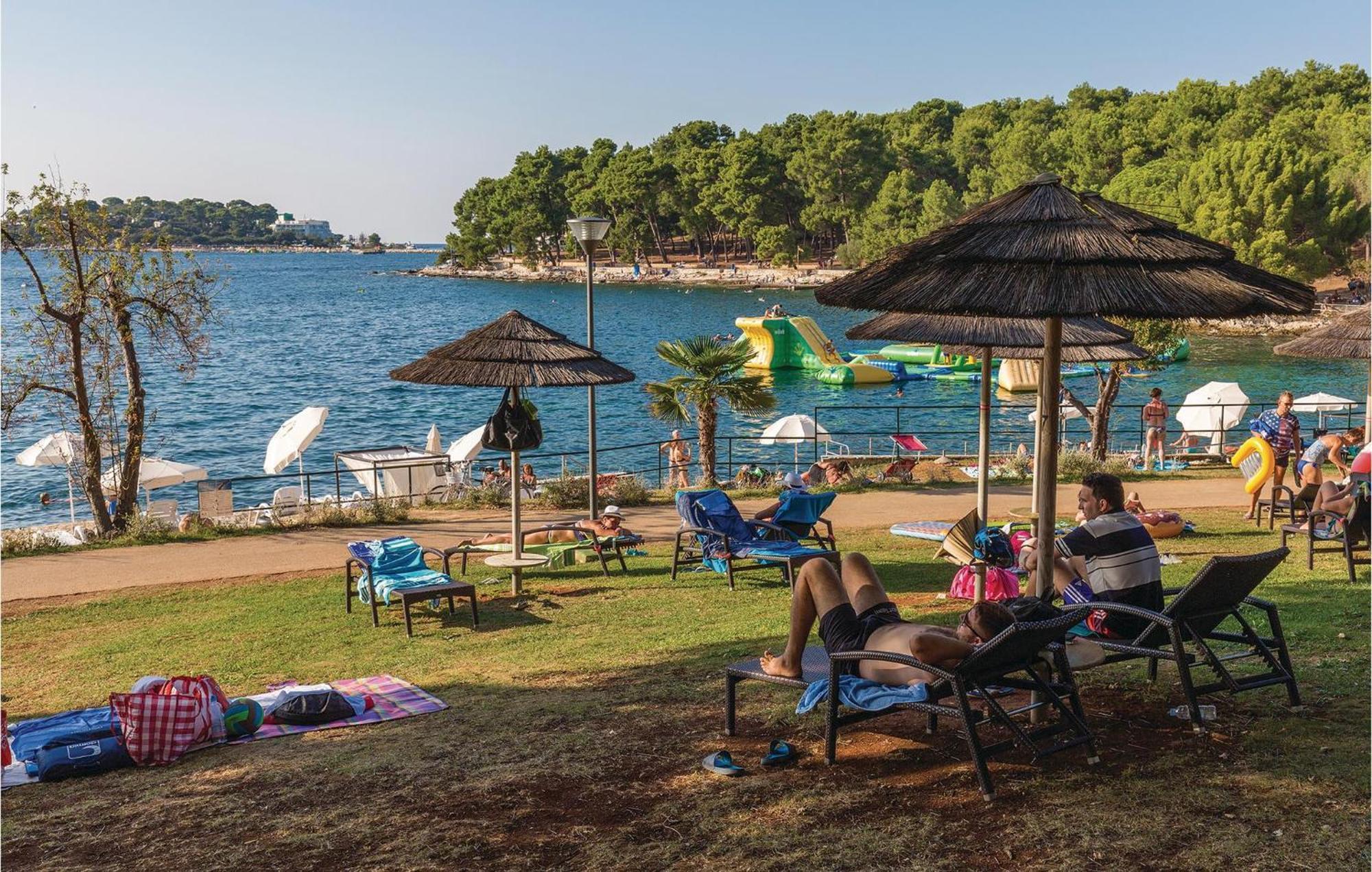 Two-Bedroom Apartment in Poreč Buitenkant foto