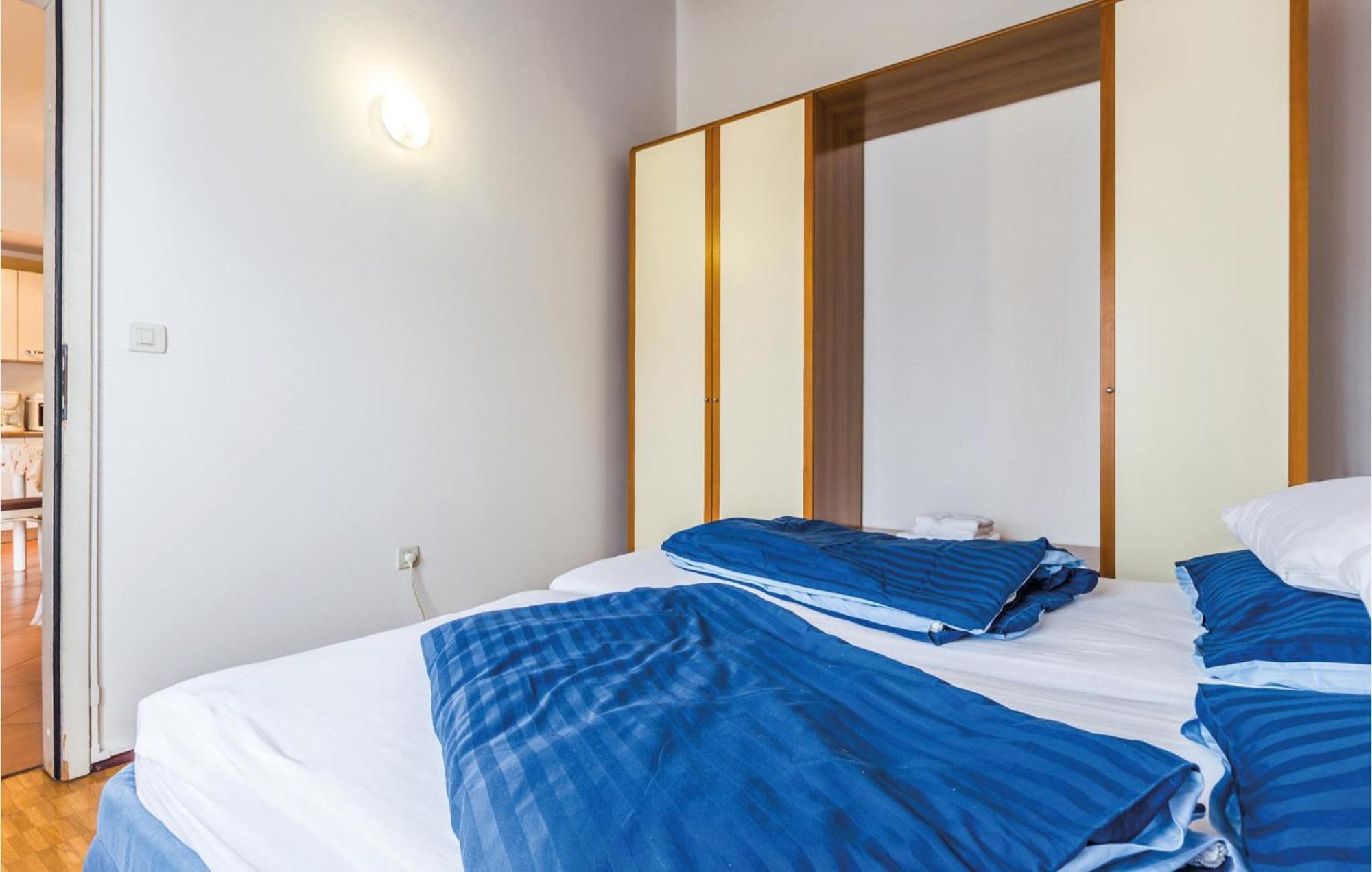Two-Bedroom Apartment in Poreč Buitenkant foto