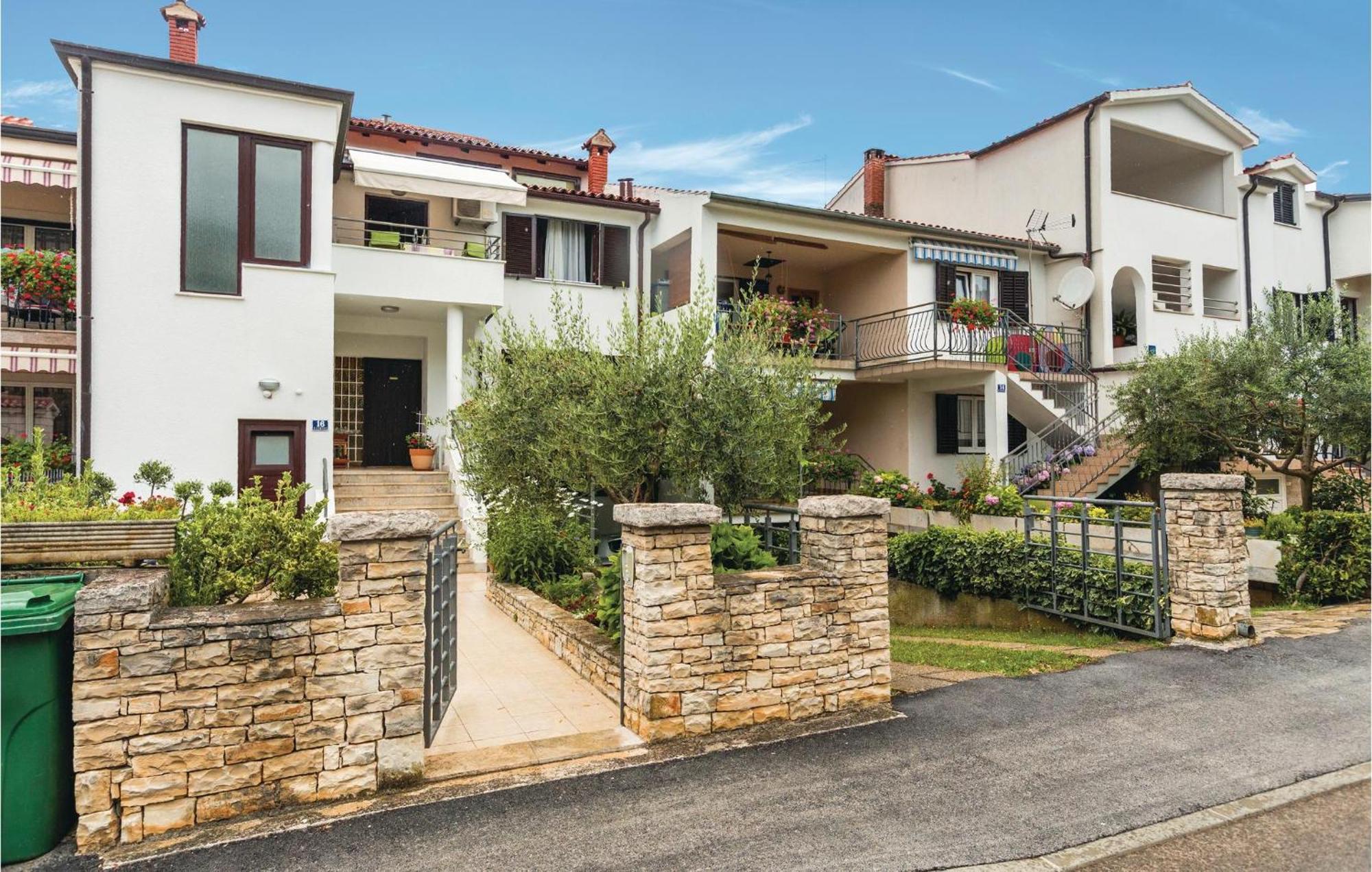 Two-Bedroom Apartment in Poreč Buitenkant foto