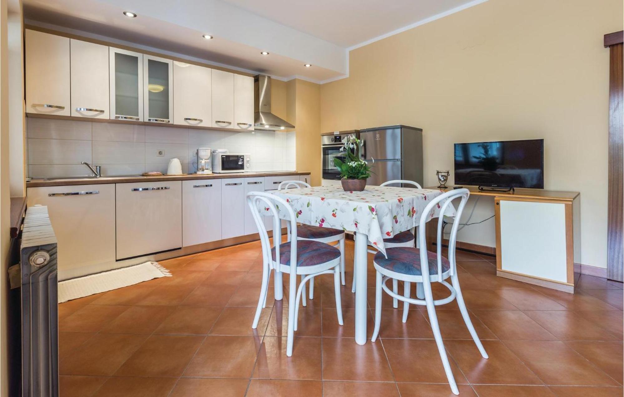 Two-Bedroom Apartment in Poreč Buitenkant foto
