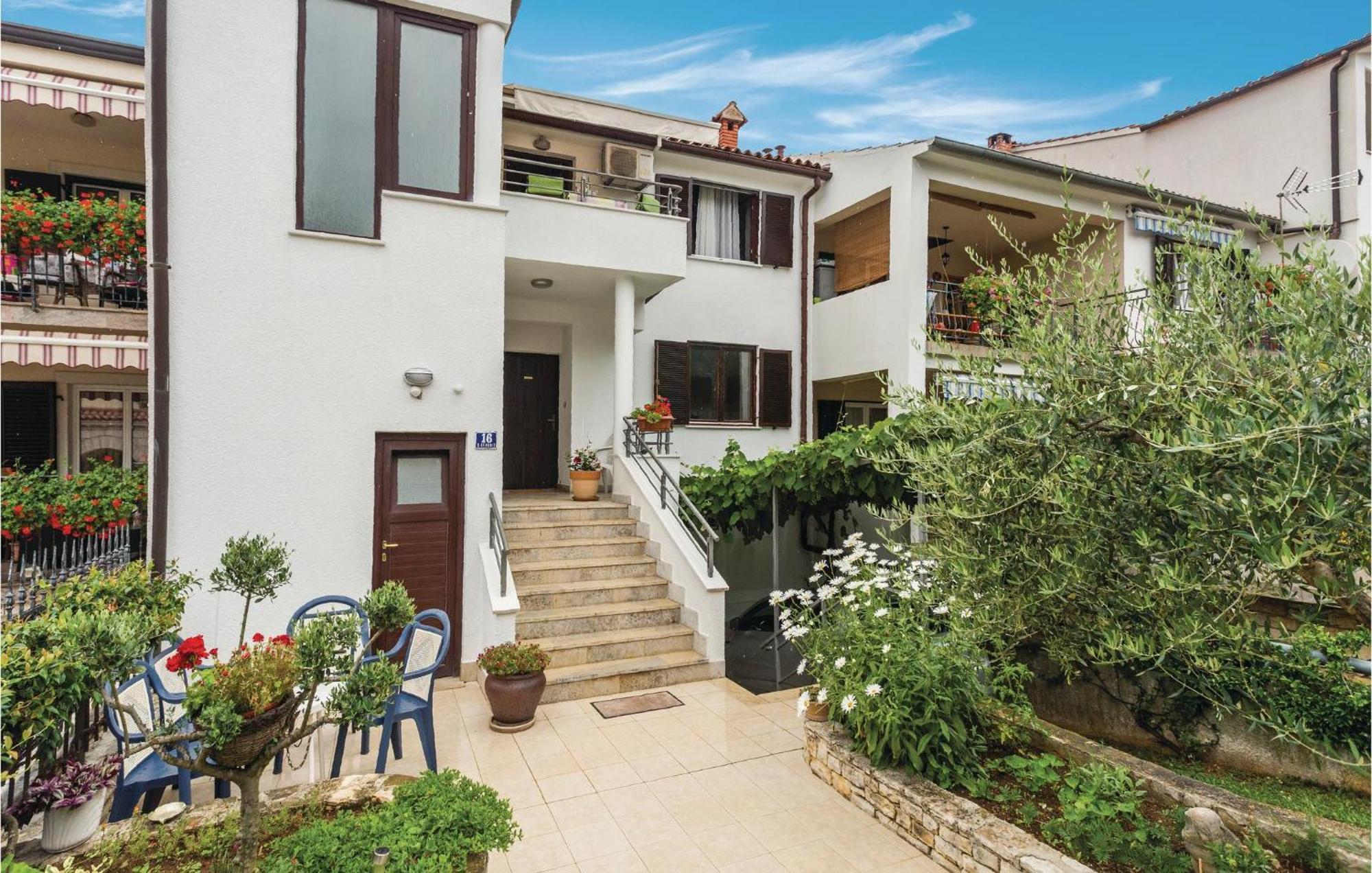 Two-Bedroom Apartment in Poreč Buitenkant foto